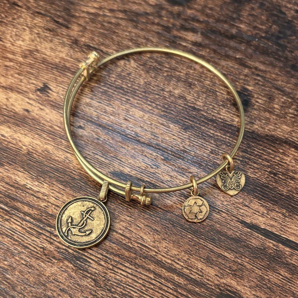 Angelica Collection Antique Yellow Finish Brass Anchor Expandable Bangle